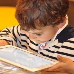 child-tablet-1183465_640