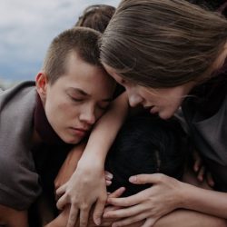 comforting children affected by wildfires 1052