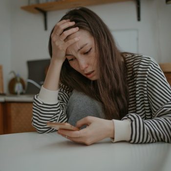 female-teen-young-adult-social-media-anxiety-4059