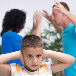little boy it can not listen to the parents argue