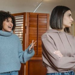 mom lecturing teen daughter 1062