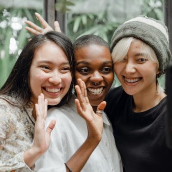 selfie-teens-social-media-4055