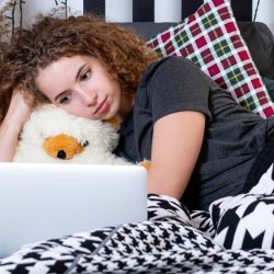 teen girl looking at laptop APA media recommendations 1076